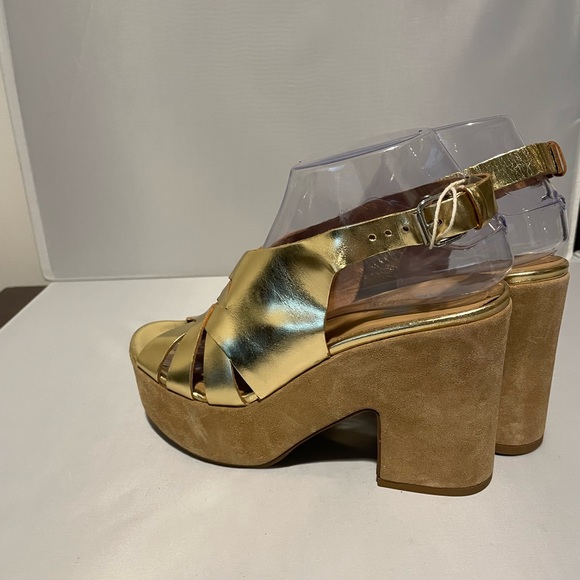 Janet Sport Sandals Golden Size 7.5 Buckle, Round Toeline, Square Heel Covered - Picture 5 of 14